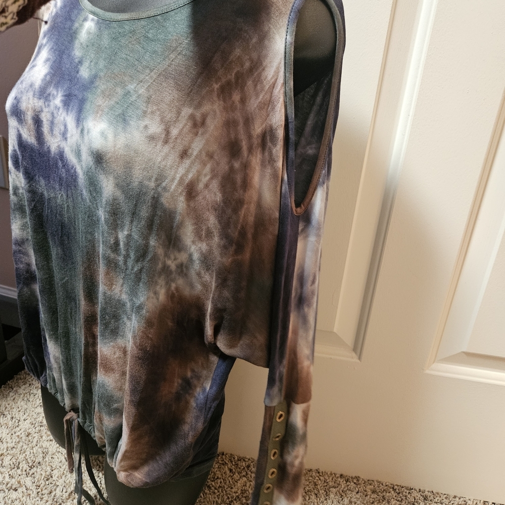 VENUS Earthy Tie-Dye Cold Shoulder Long Sleeve Top With Grommet Sleeves - Picture 10 of 13